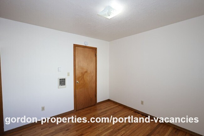 Building Photo - NE 65th Ave - North Tabor single level 1 bedroom apartment