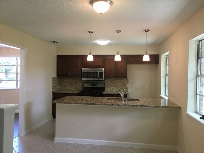 Building Photo - 5115 Tashkent Dr