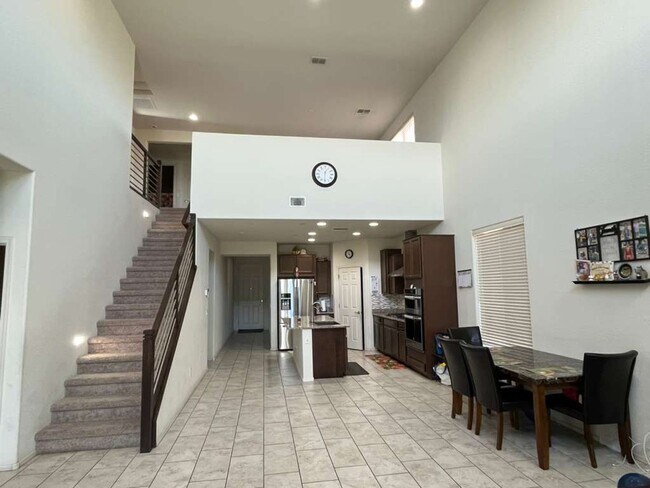 Building Photo - Gorgeous 4 Bed 3.5 Bath Peoria home with EV charging