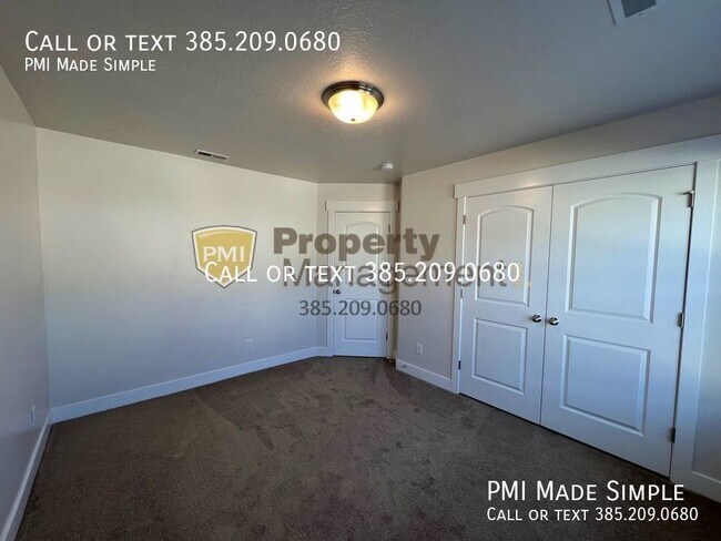 Building Photo - GORGEOUS & SPACIOUS Vineyard Townhome!