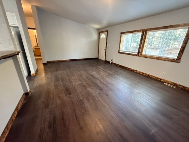 Building Photo - Newly Remodeled Home - Fully Fenced and Gated
