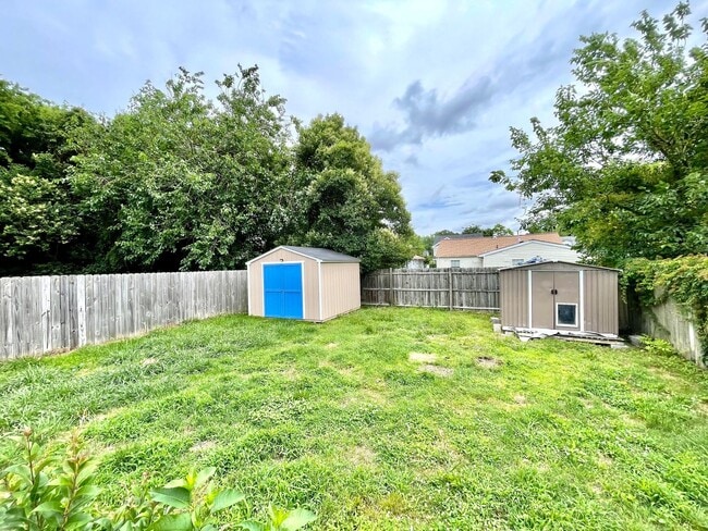 Building Photo - 2530 Keller Ave