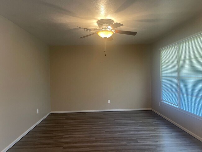 Building Photo - Wonderful House