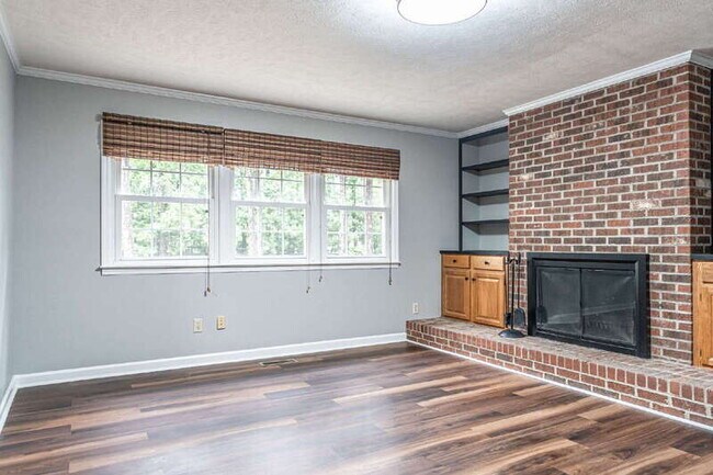 Building Photo - 120 Fox Hunt Ln