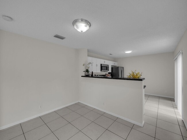Building Photo - 1744 Shoreside Cir