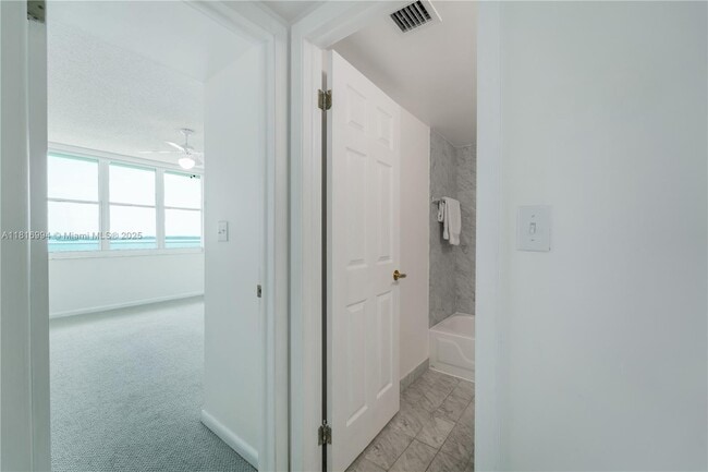 Building Photo - 800 Claughton Island Dr