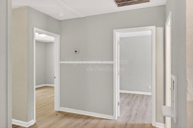 Building Photo - 437 Carver Ln