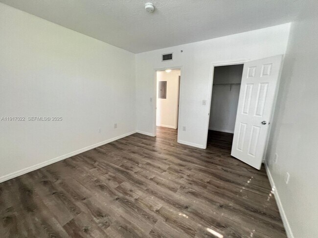 Building Photo - 101 SW 117th Ave