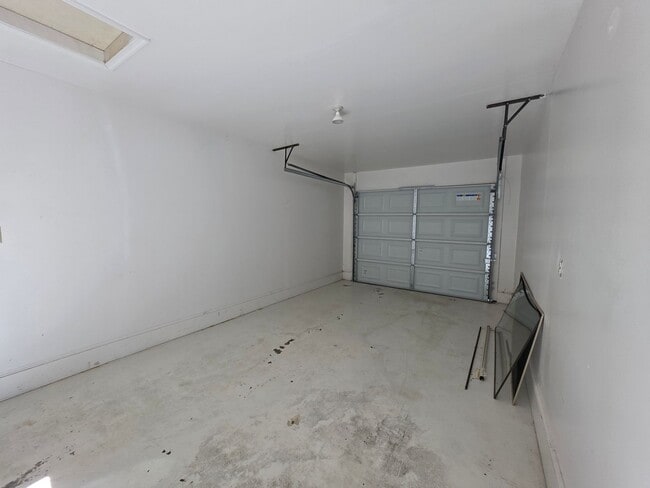 Building Photo - Move In Ready 3 Bedroom Ranch!