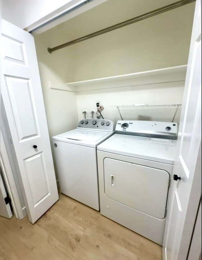 Building Photo - Beautiful & Cozy West Hills Adjacent Condo in Secure Building - MOVE IN READY