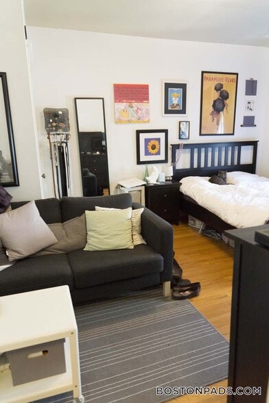 Building Photo - 143 Park Dr