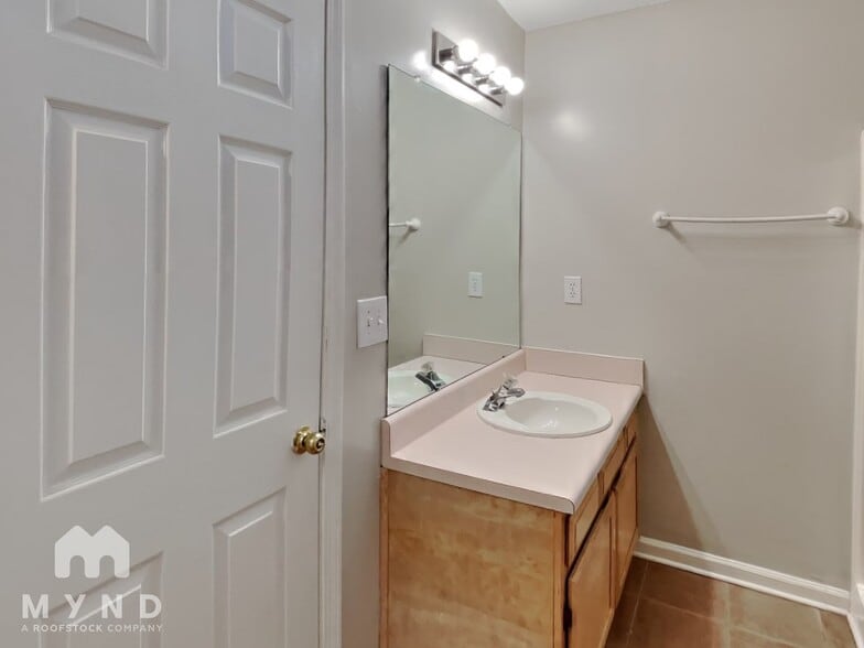 Building Photo - 540 Washington Dr