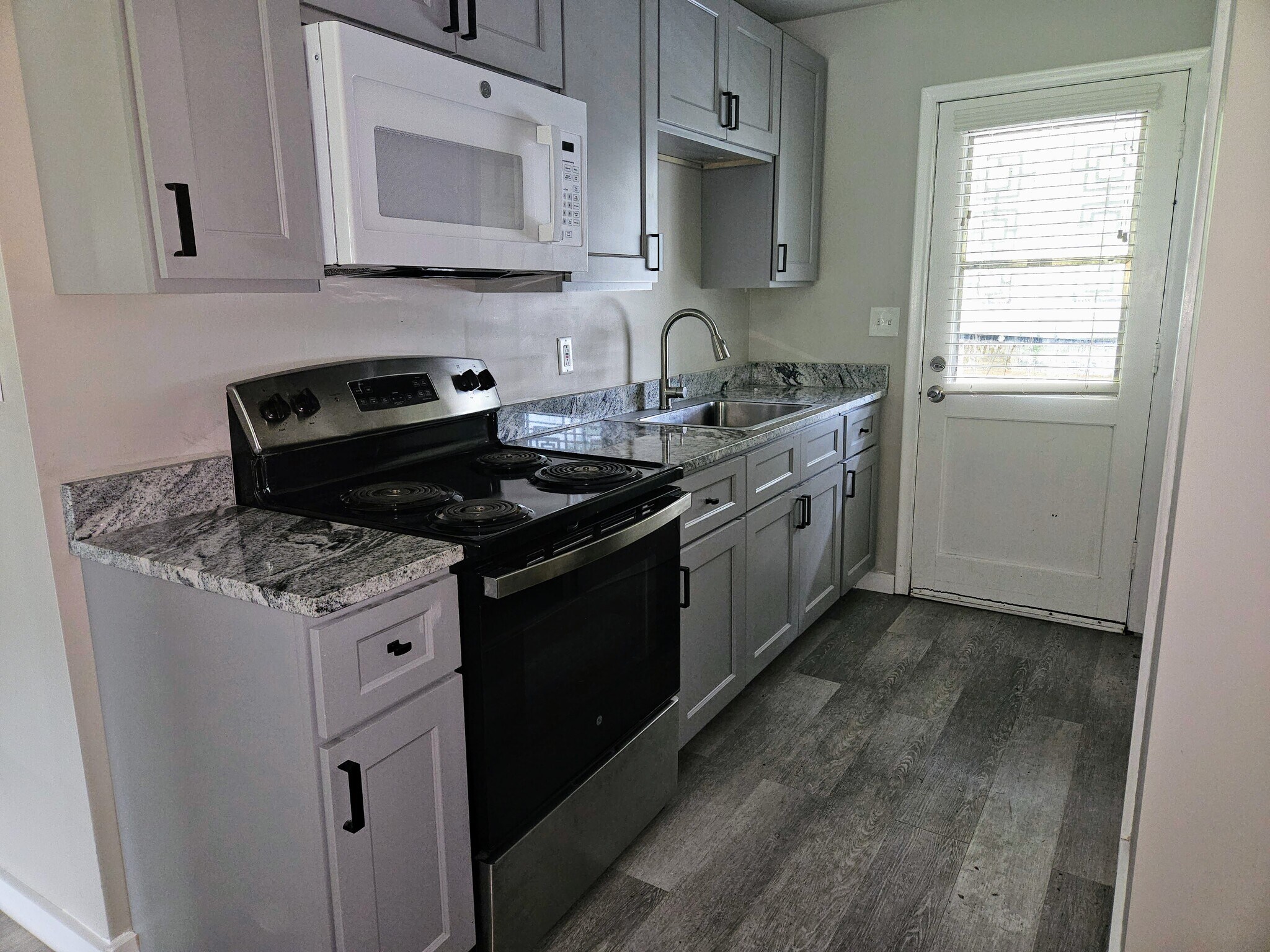 Building Photo - 359 Glenwood Dr
