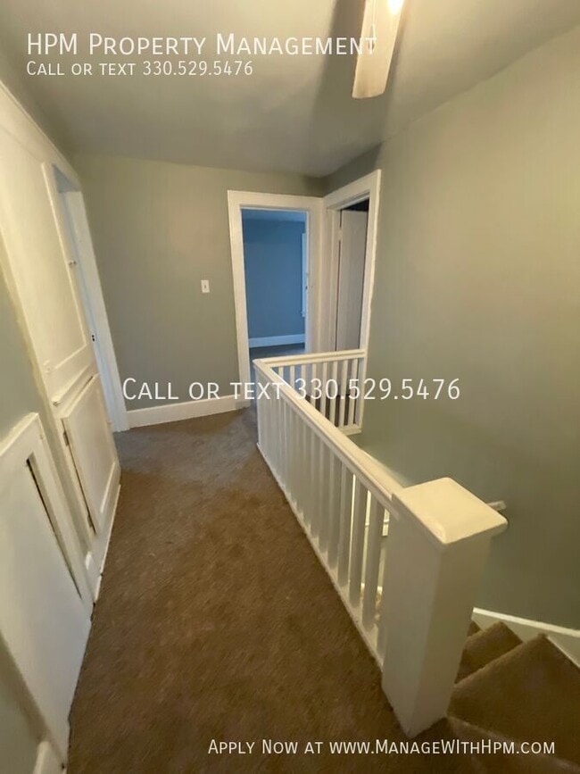 Building Photo - 866 S Hawkins Ave