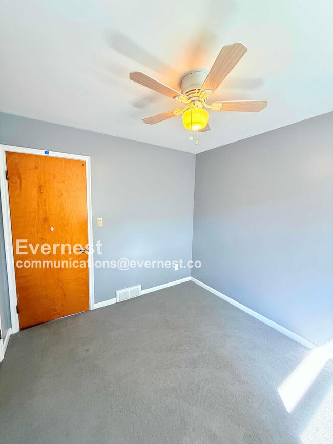 Building Photo - W/D Included! Single-Family Home w/ Centra...