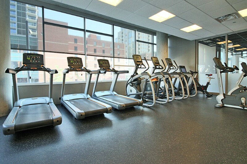 Building Photo - 800 N La Salle Dr