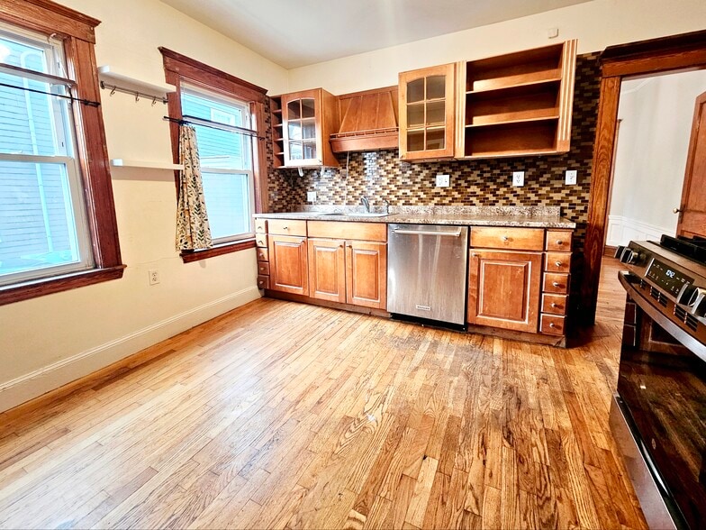 Building Photo - 12 Saint Peter St