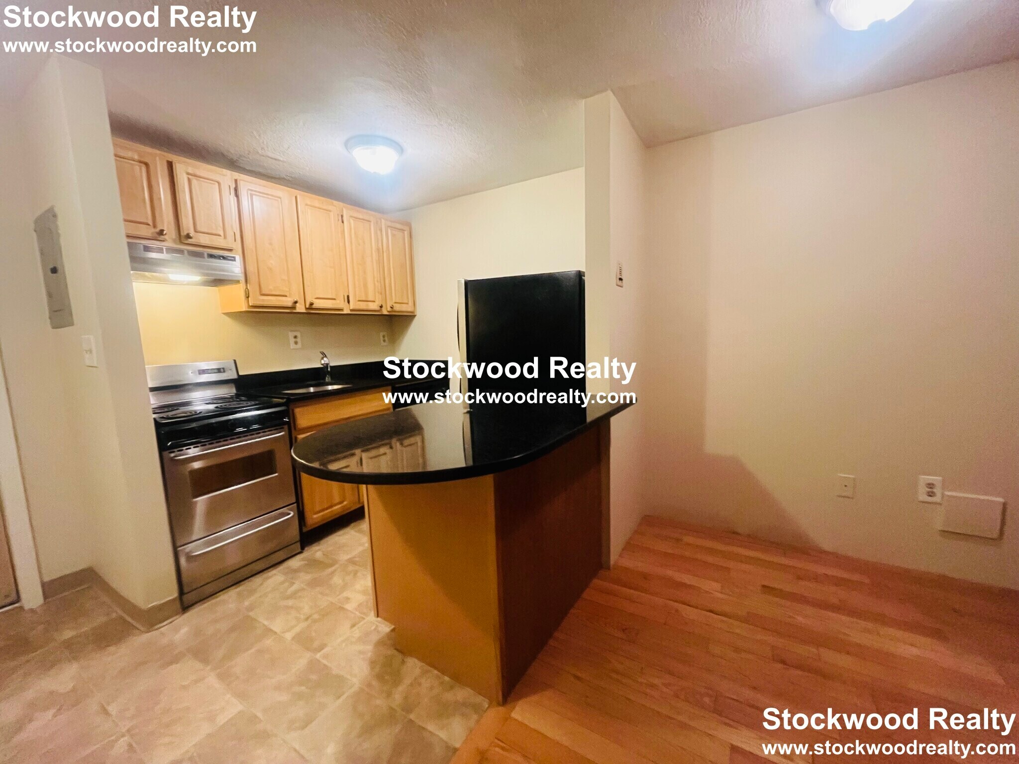 Building Photo - 382 Dorchester St