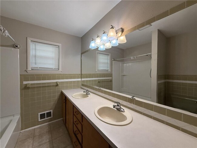 Building Photo - 209 Russell Dr