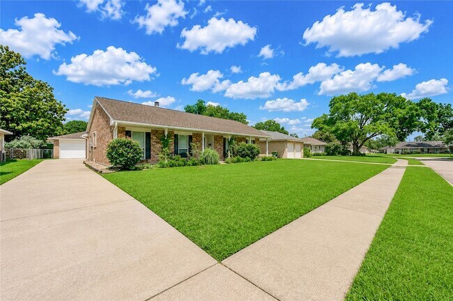 Building Photo - 16019 Fathom Ln