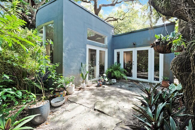 Building Photo - 3940 Loquat Ave