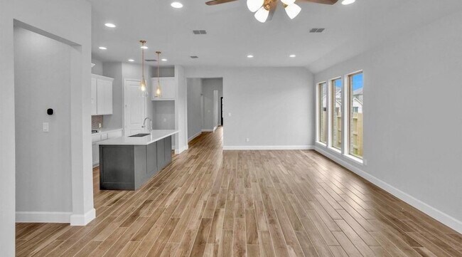 Building Photo - 42841 Terraza Blvd