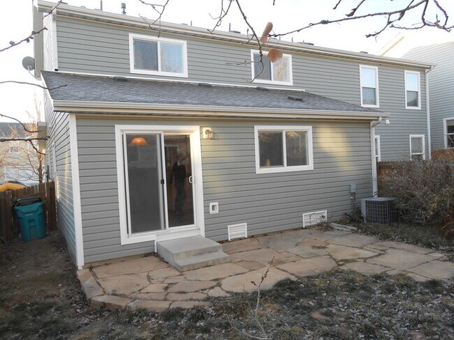 Building Photo - Beautiful 3 Bedroom/2.5 Bath Townhome with Attached 2 Car Garage in Northwest Loveland, CO