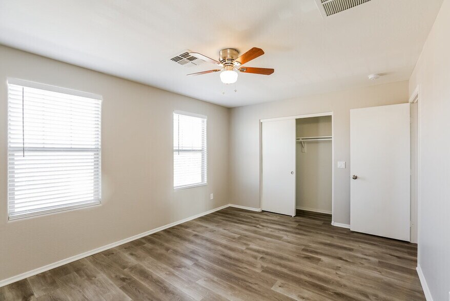 Building Photo - 6516 S 74th Ln