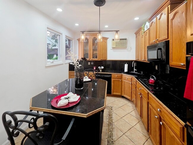 Building Photo - 86 Keer Ave