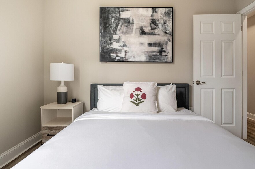 Building Photo - 701 E St SE