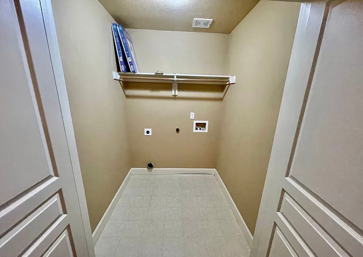 Building Photo - 8557 SE Bristol Park Dr