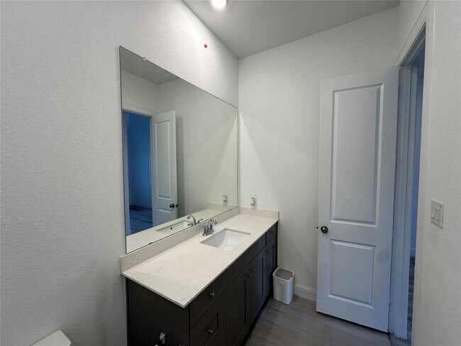 Building Photo - 4802 Avon Ridge Way