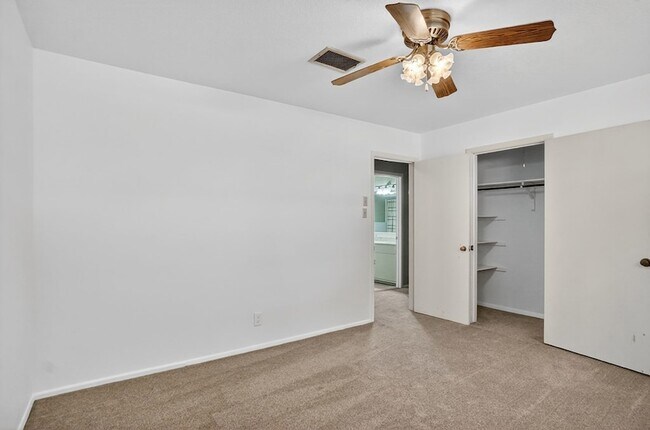 Building Photo - 3210 Cimmaron Ave