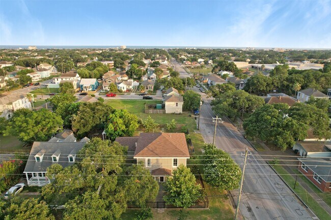 Building Photo - 3427 Avenue L