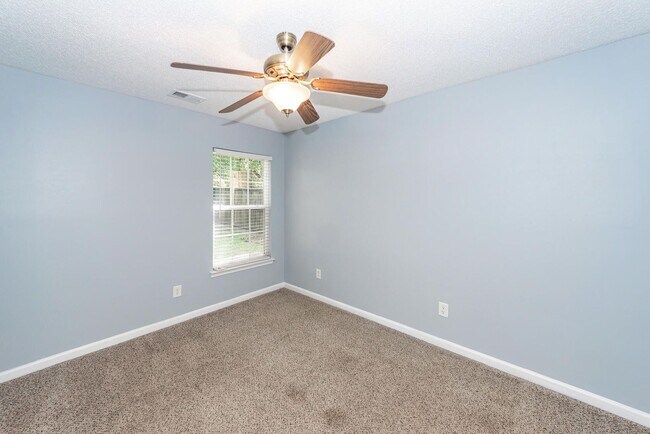 Building Photo - 248 Trickle Dr