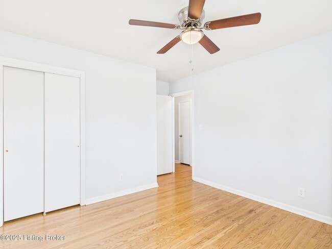 Building Photo - 207 Greenlawn Dr