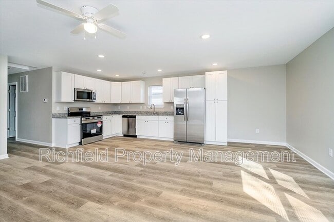 Building Photo - 2757 Columbia Ave