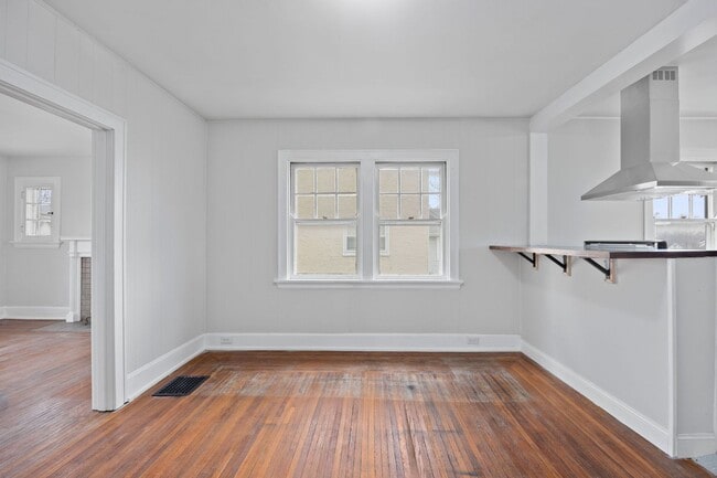 Building Photo - HYDE PARK -Move In This Week, Get $500 Bac...