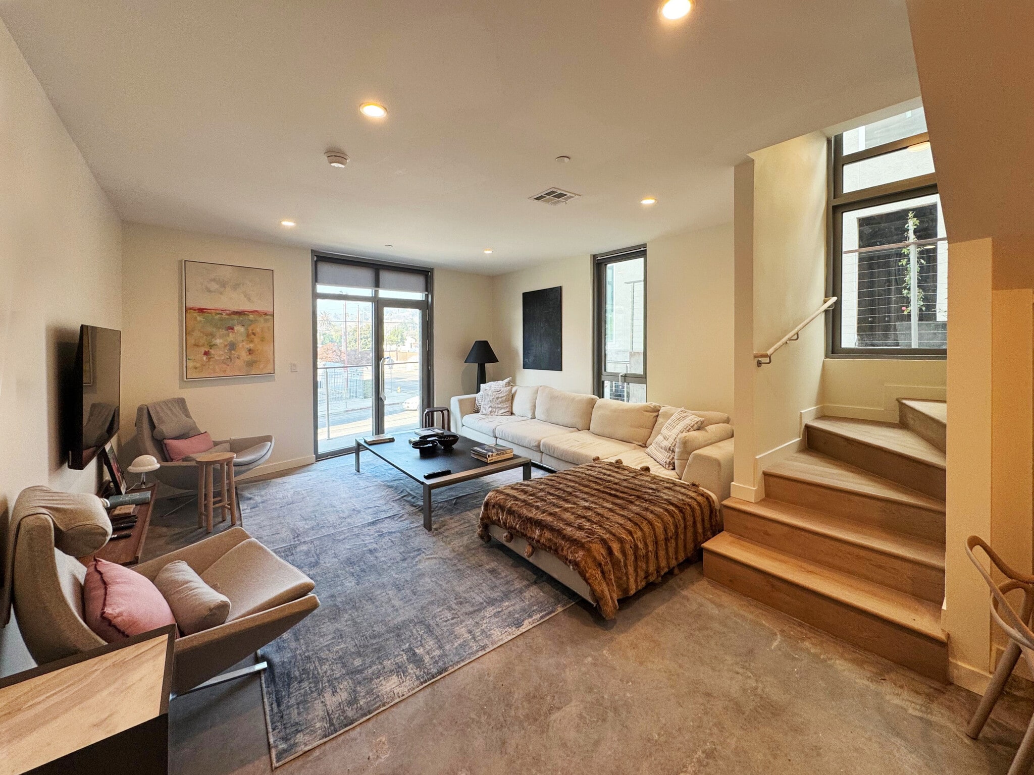 Building Photo - 4548 Huntington Dr S