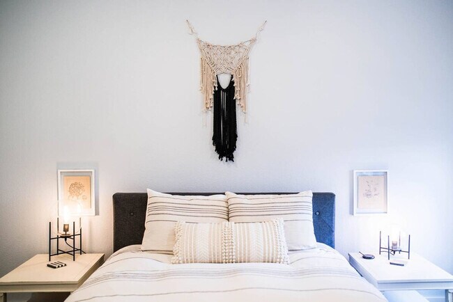 Building Photo - 319 NW A St