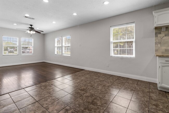 Building Photo - 714 Ogilvie St