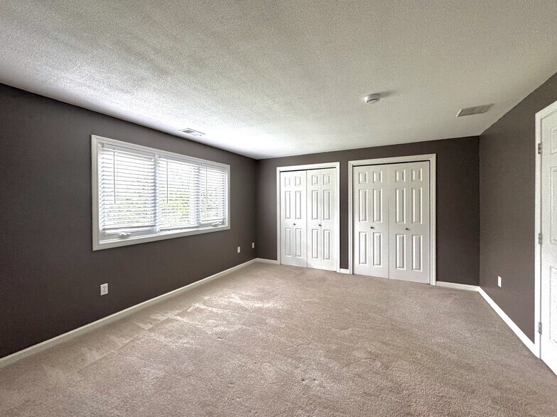 Building Photo - 114 Oak Ridge Dr