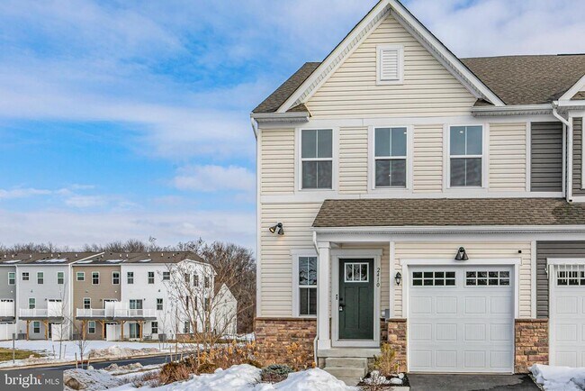 Building Photo - 2410 Lenox Dr