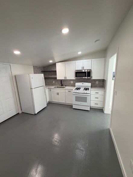 Building Photo - 8119 McNulty Ave