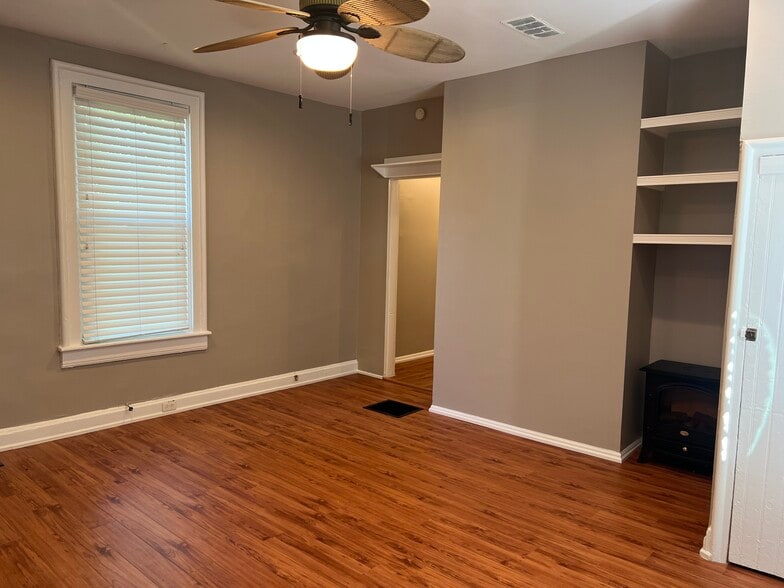 Building Photo - 502 Wirtz Way