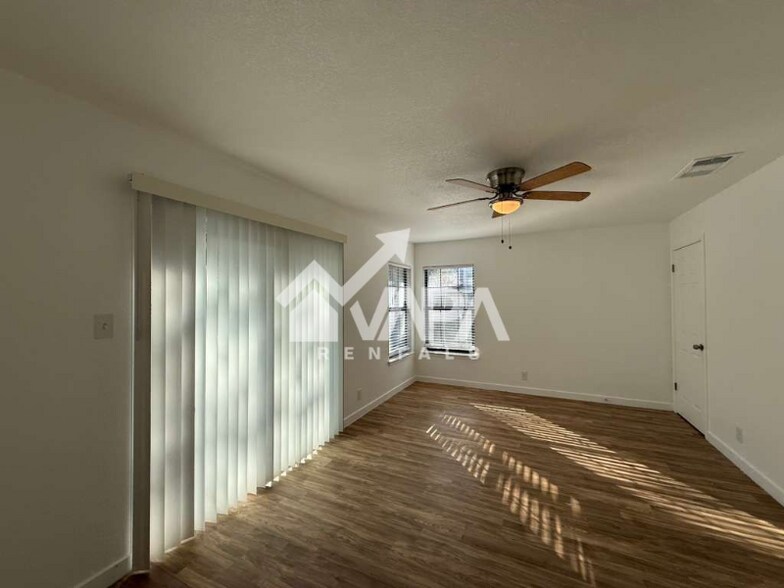 Building Photo - 10038 Raven Field Dr