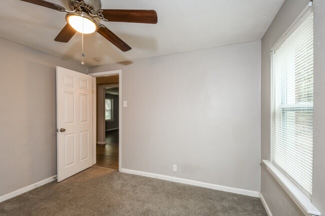 Building Photo - 405 Jean Ave