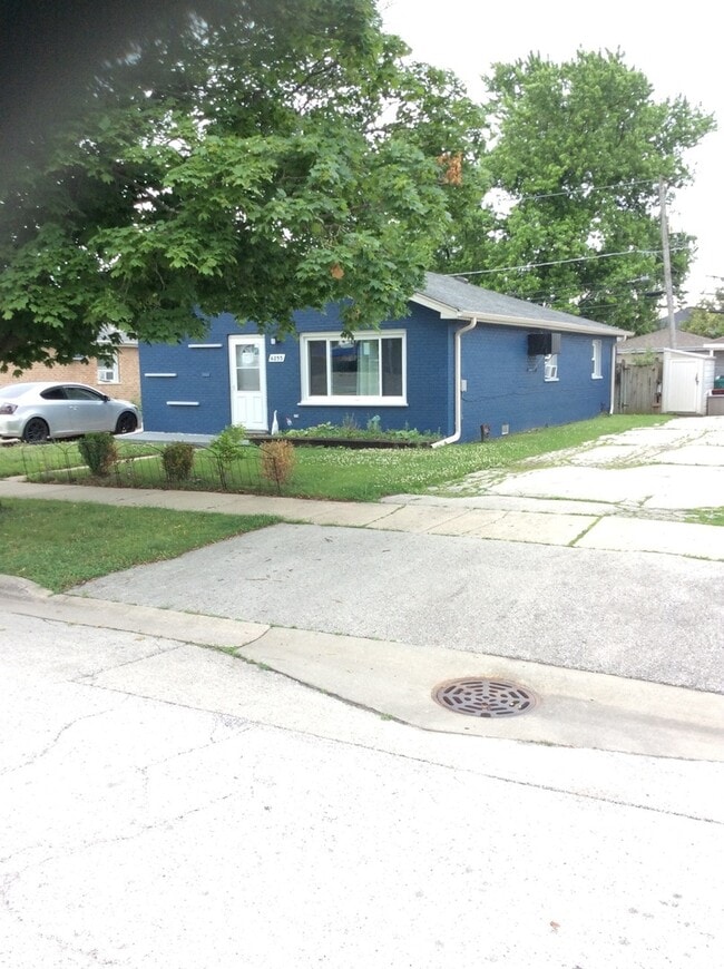 Building Photo - 6255 Birmingham St