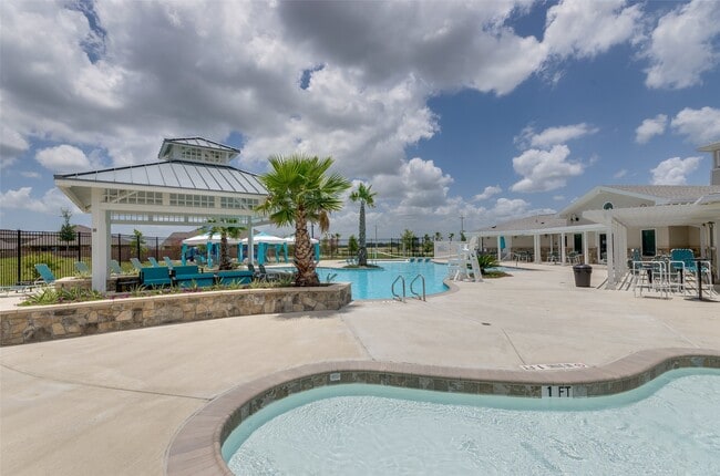 Building Photo - 2213 Del Mar Dr