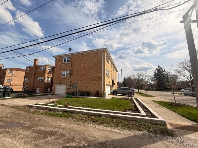 Building Photo - 4220 Oakton St